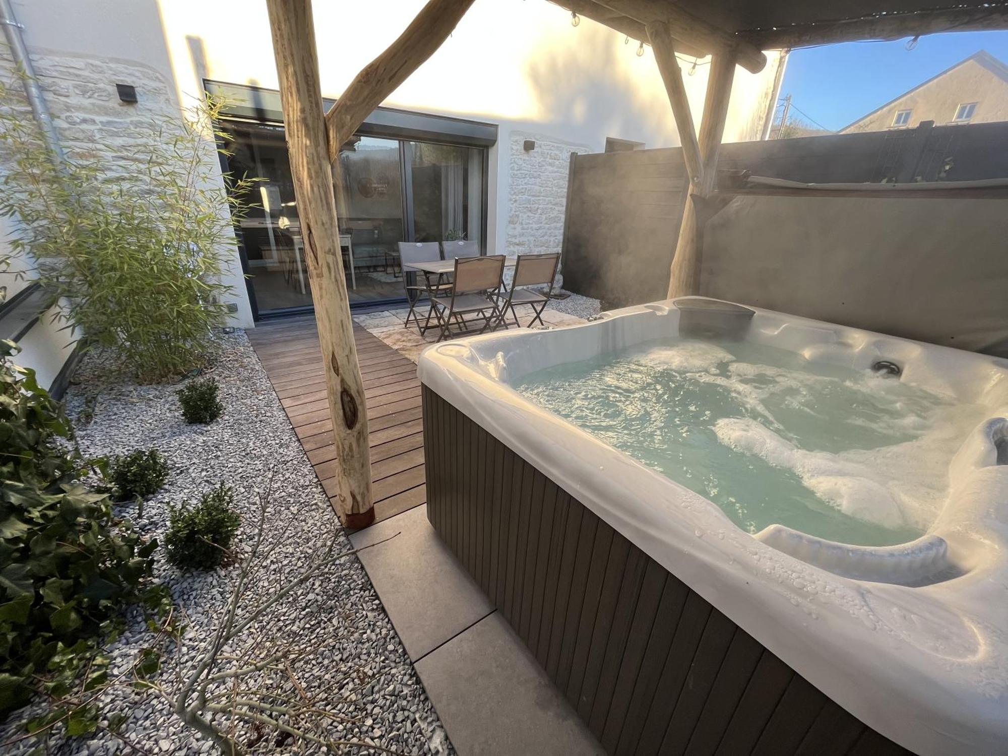Chouzelot Sejour Detente - Appart'Hotel N 1 Avec Jaccuzi, Piscine Et Petit-Dejeuner מראה חיצוני תמונה
