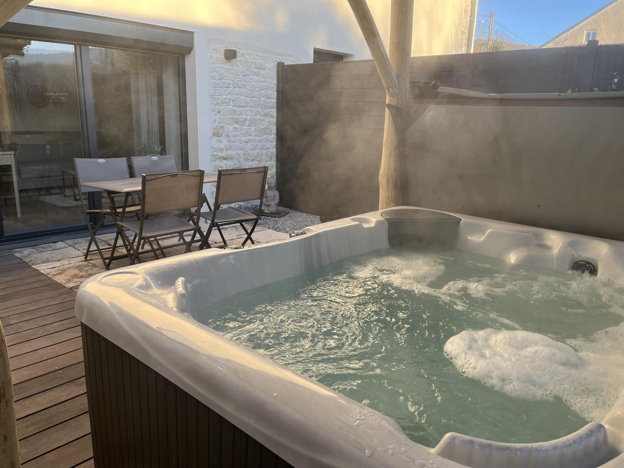 Chouzelot Sejour Detente - Appart'Hotel N 1 Avec Jaccuzi, Piscine Et Petit-Dejeuner מראה חיצוני תמונה