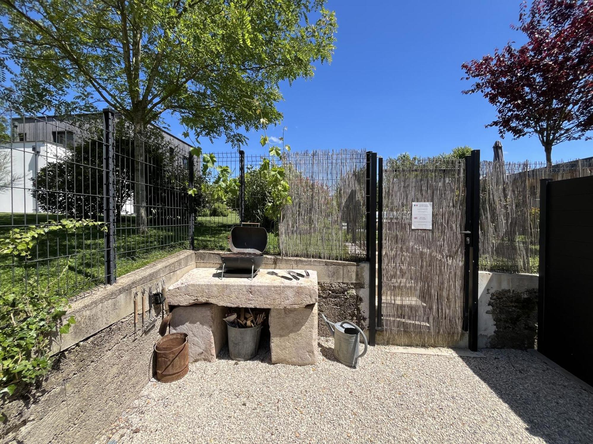 Chouzelot Sejour Detente - Appart'Hotel N 1 Avec Jaccuzi, Piscine Et Petit-Dejeuner מראה חיצוני תמונה
